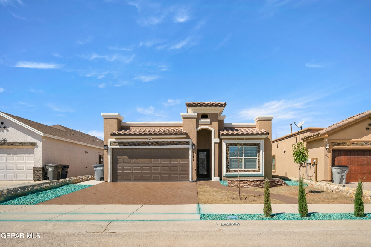 Foto principal - 2225 Amber Point Pl