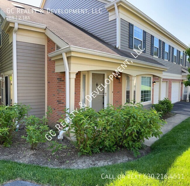 Building Photo - ***SPACIOUS END UNIT / 2 BDRM + LOFT / 2.5...