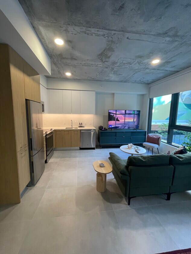 Foto principal - 349 NW 31st St