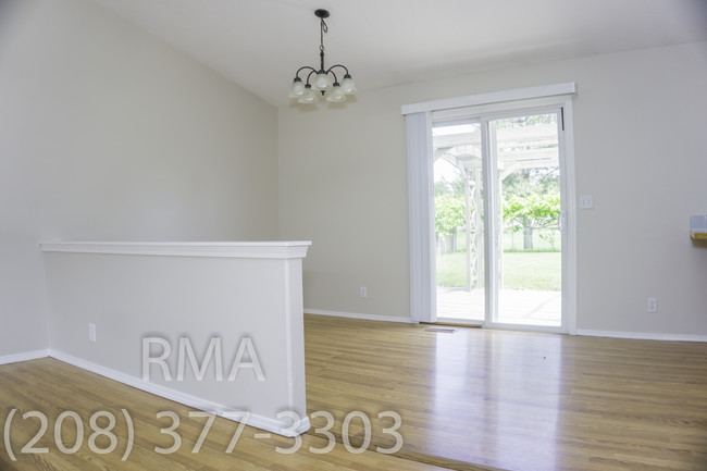 Building Photo - 844 S Pelican Way