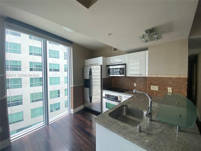 Foto del edificio - 185 SW 7th St