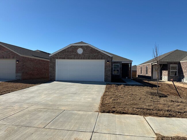 Building Photo - *Pre-leasing* Three Bedroom | Two Bath Hom...