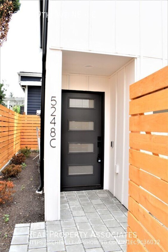Foto principal - 5248 39th Ave NE