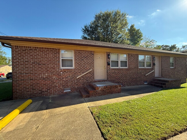Building Photo - 1553 Hemlock St