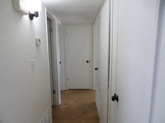 Foto del edificio - 1539 W Huntington Dr