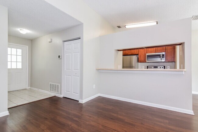 Foto del edificio - 4059 Forecast Dr