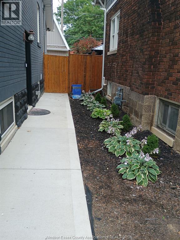 Photo du bâtiment - 1228 Dougall Ave