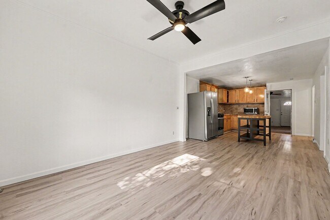 Foto del edificio - Highlands 3BR Rental – In-Unit Laundry, Storage & Outdoor Space