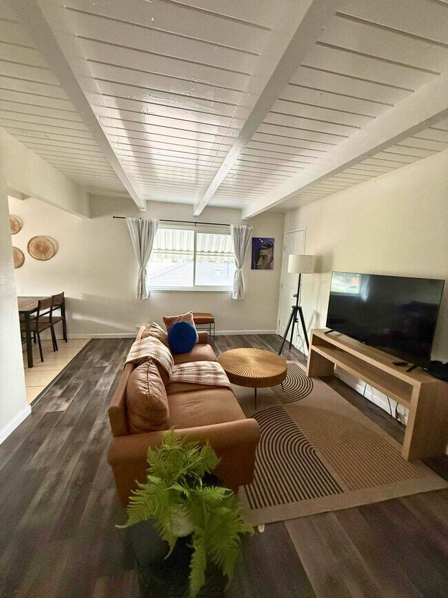 Building Photo - 2312 Bonar St