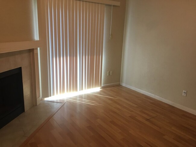 Foto del edificio - Hyde Park Oaks 1 Bedroom - Fall 2025 West ...