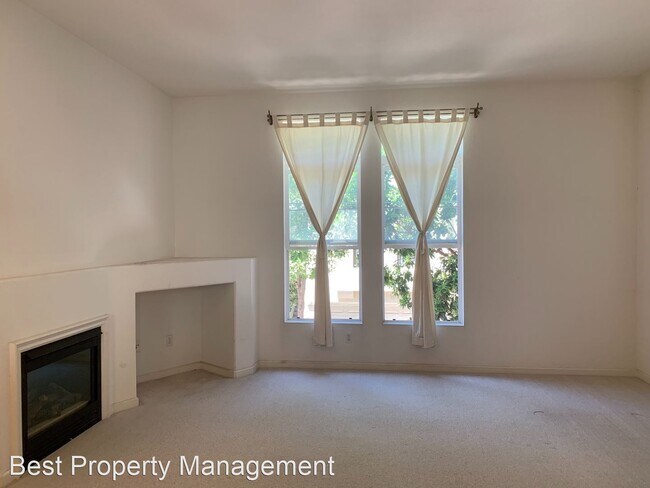 Building Photo - 2 br, 2.5 bath House - 38 Sun Song