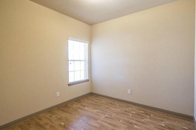 Foto del edificio - 5611 Long Arbor Ln