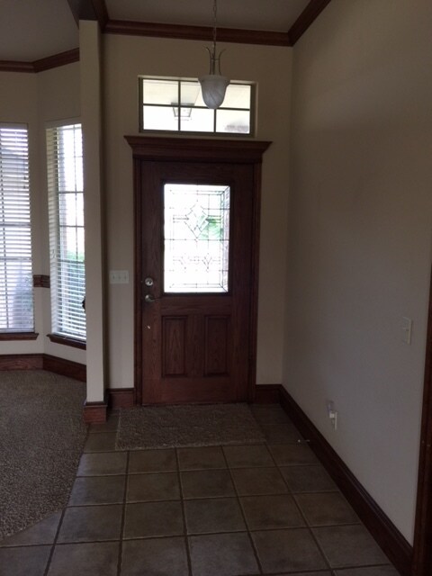 Building Photo - 16612 Hardwood Pl