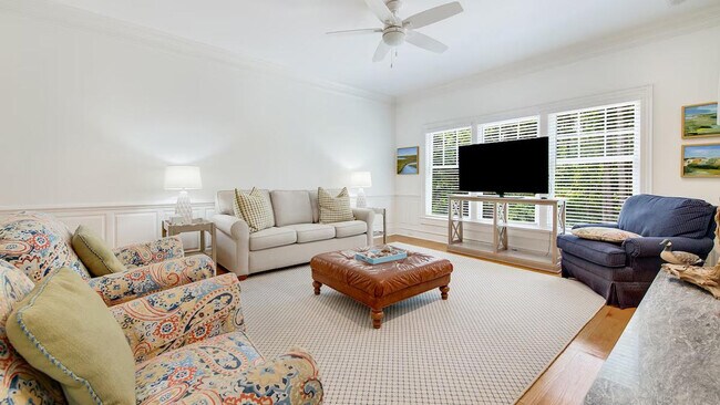 Foto del edificio - 546 Collins Meadow Dr