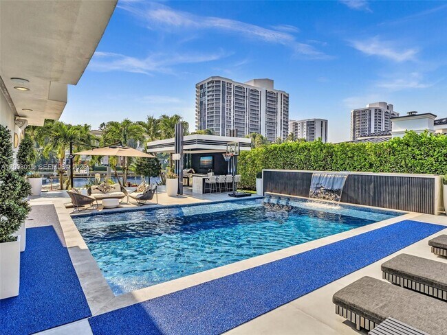 Foto del edificio - 307 Holiday Dr