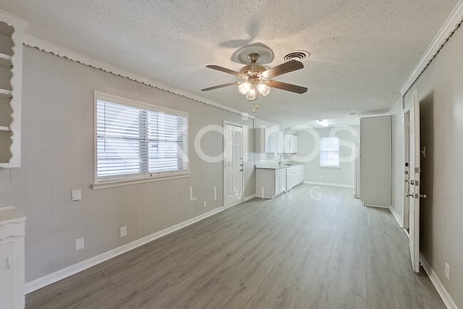 Building Photo - 738 Willowood Ln