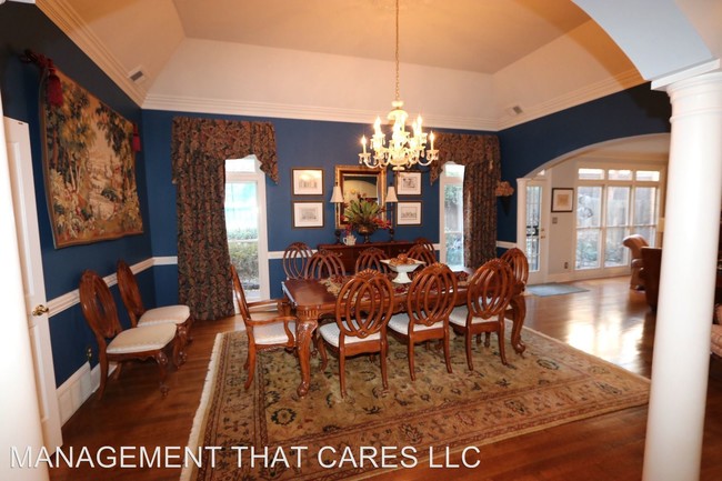 Building Photo - 5238 Lexington Park Cir N