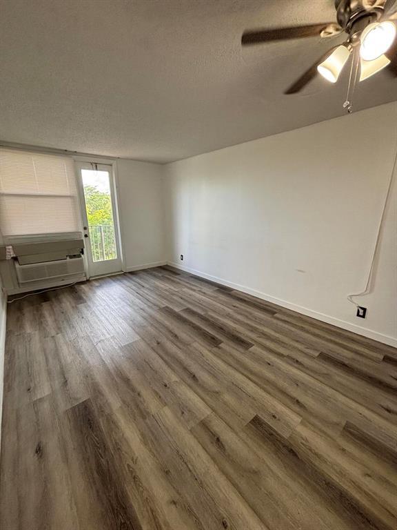 Foto del edificio - 2701 Riverside Dr