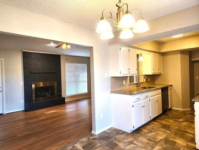 Foto del edificio - 3 Bed 2 Bath Home-Choctaw Trails Sec I Add...