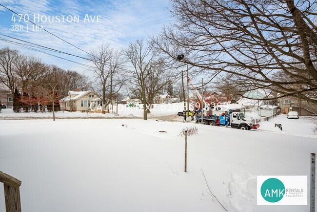 Building Photo - 3 Bedroom 1 Bath Corner Lot