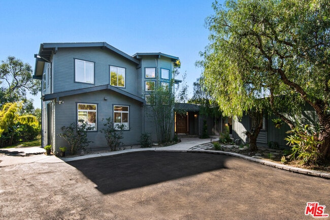 Building Photo - 6651 Zumirez Dr