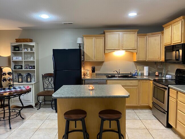 Foto del edificio - 2301 Shamrock Dr