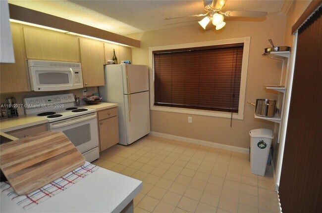 Building Photo - 3317 SW Sunset Trace Cir