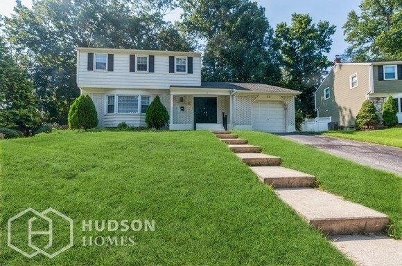 Primary Photo - 11 Darien Dr