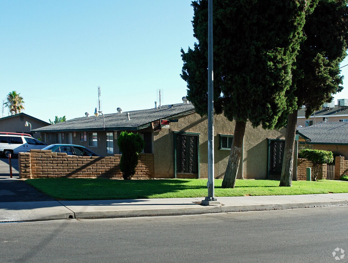 Primary Photo - Hamilton Manor