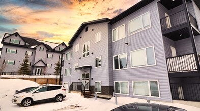 Building Photo - 930 11 St