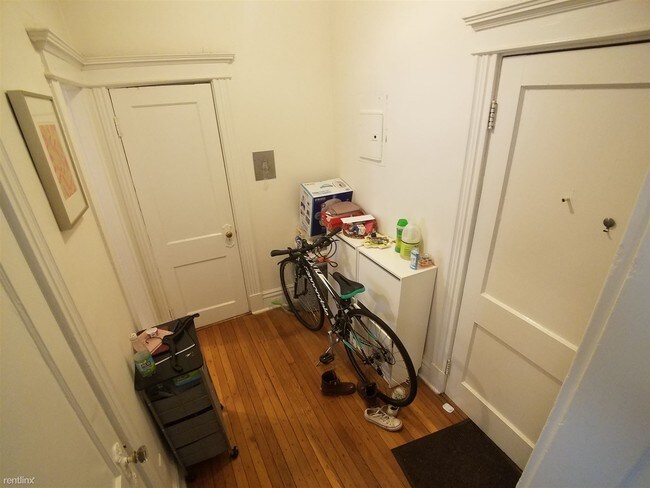 Building Photo - Studio, 1 bath  - 27 Saint Lukes Rd Apt 4