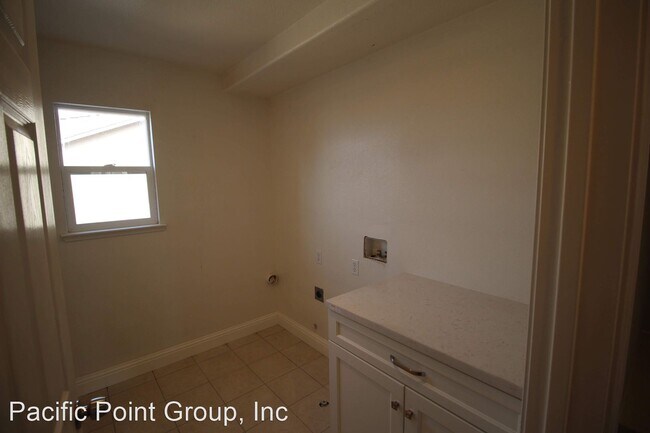 Building Photo - 5 br, 2.5 bath House - 2731 Zinfandel Ct