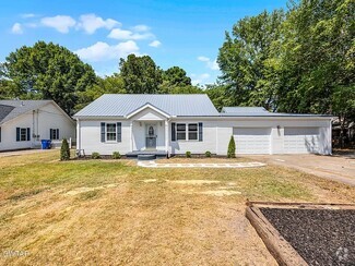 Building Photo - 226 Willow Dr