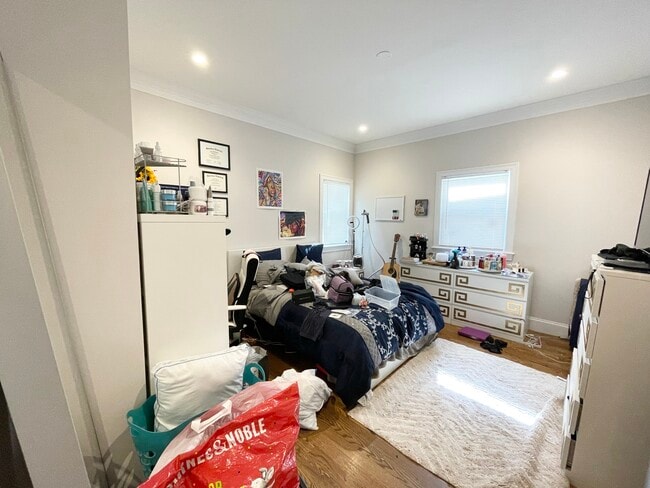 Building Photo - 33 Sumner St