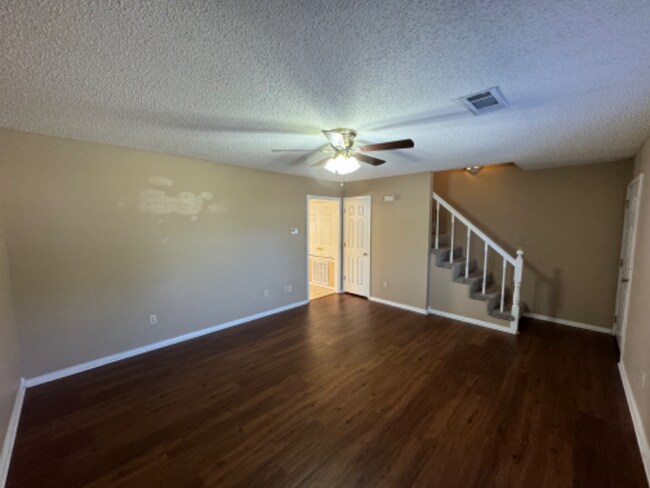 Building Photo - 1204 University Dr
