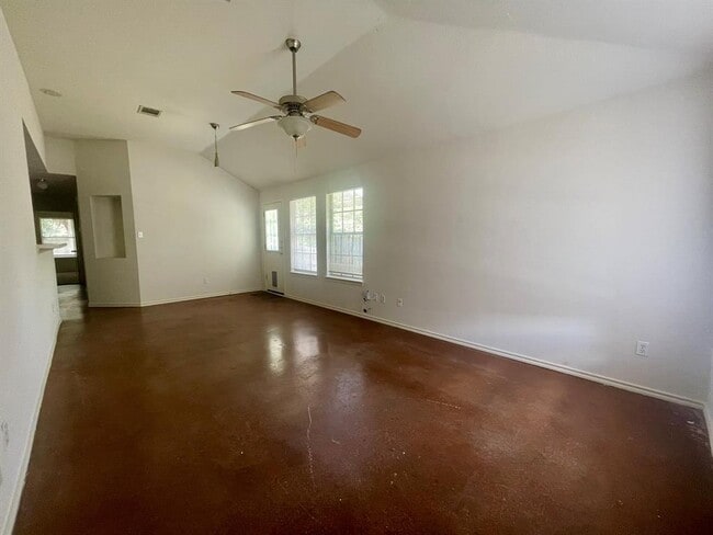Building Photo - 1221 Armadillo Rd