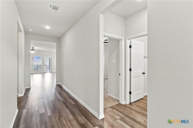 Foto del edificio - 2827 Fox River Dr