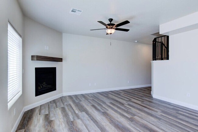 Building Photo - 668 E Fiddlers Canyon Rd