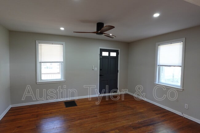 Building Photo - 4261 Kelson Ave