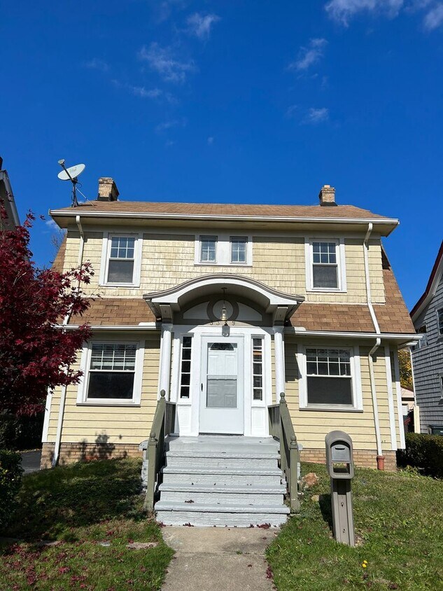 3359 Tullamore Rd, Cleveland Heights, OH 44118 House Rental in