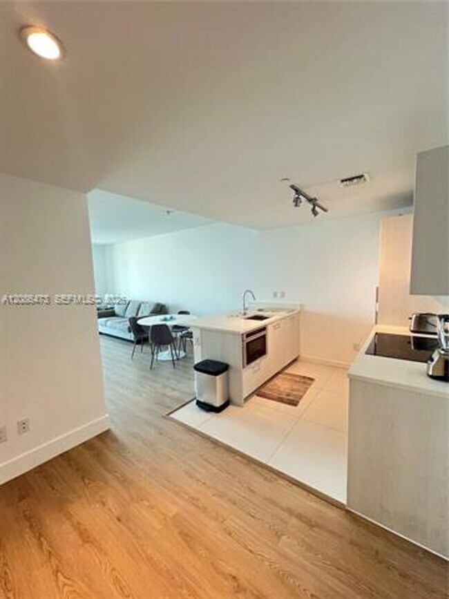 Foto del edificio - 501 NE 31st St