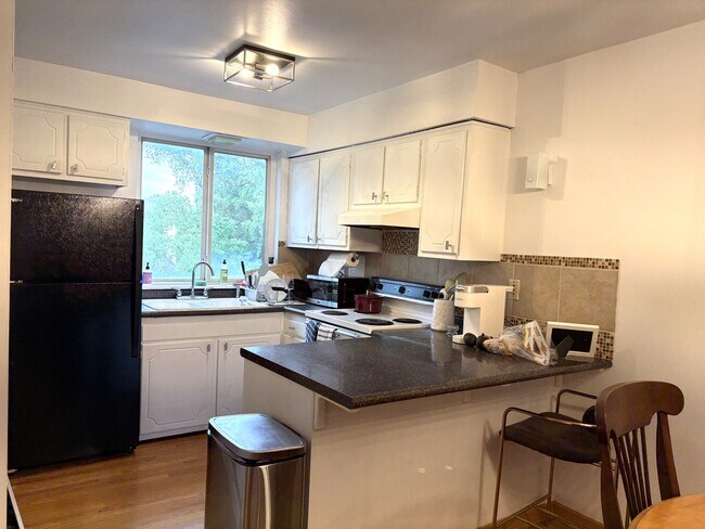Foto del edificio - 539 W Stratford Pl
