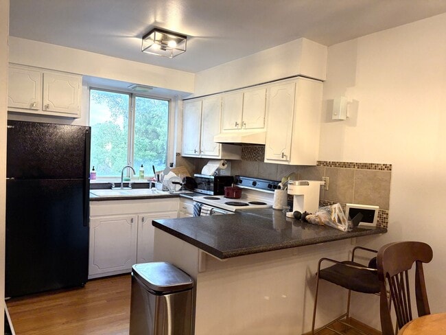 Building Photo - 539 W Stratford Pl
