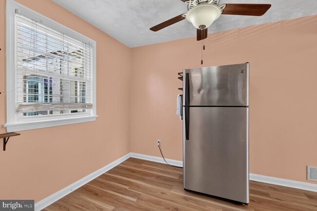 Building Photo - 2437 Iverson St