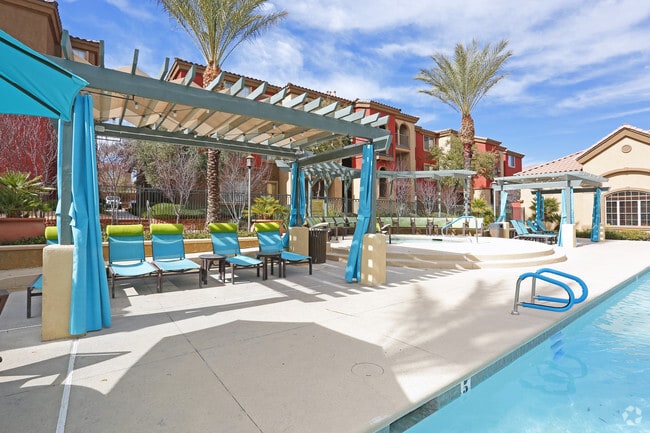 Área de piscina - Montecito Pointe Apartments