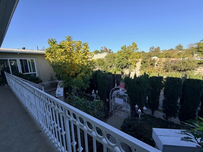 Patio - 243 1/2 S Church Ln