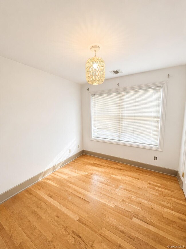 Building Photo - 66 Sagamore Hill Dr