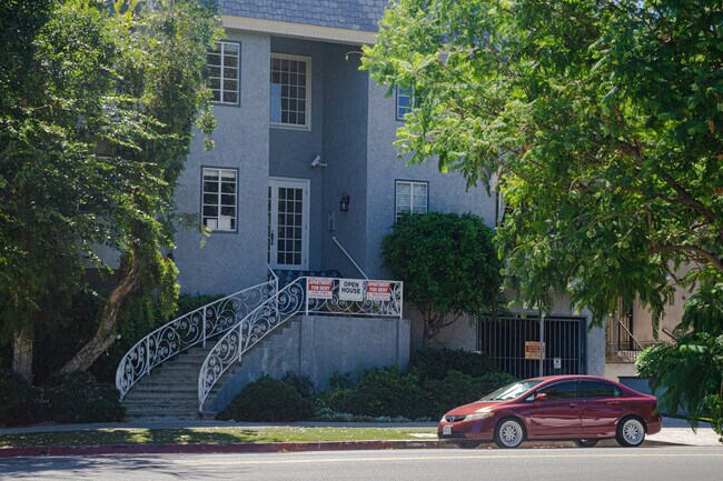 Building Photo - 15134 Moorpark St