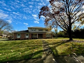 Building Photo - 804 Paradise Ln