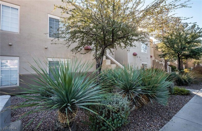 Building Photo - 1908 Tierra Vista Dr